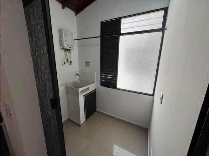 Apartamento de 3 alcobas en venta en Cabañitas, Bello, 83 m² · foto 4 de 16