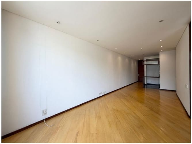 Apartamento de 1 alcoba en venta en Chicó Reservado, Bogotá, 70 m² · foto 2 de 7
