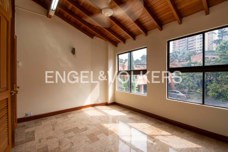 Casa de 5 alcobas en venta en La Frontera, Envigado, 389 m² · foto 12 de 16