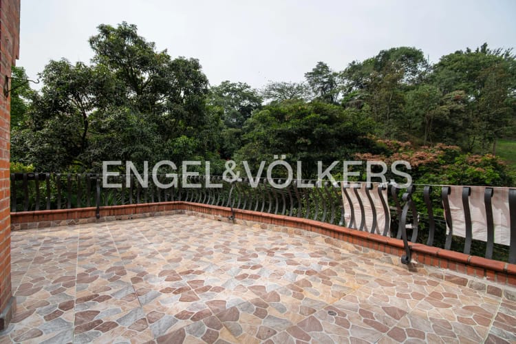 Casa de 5 alcobas en venta en La Frontera, Envigado, 389 m² · foto 7 de 16