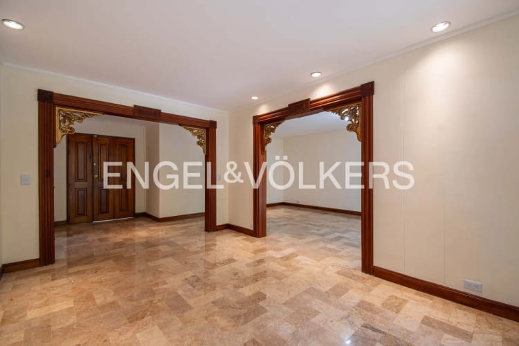 Casa de 5 alcobas en venta en La Frontera, Envigado, 389 m² · foto 4 de 16