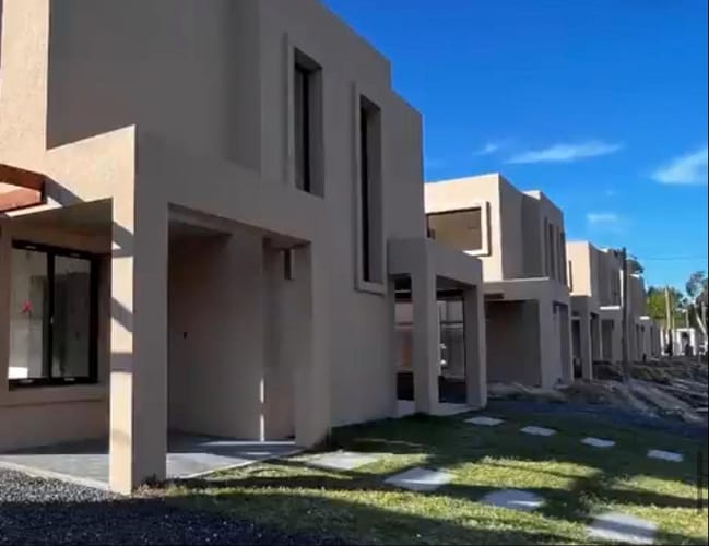 Alquiler Casa Solymar 2 Dormitorios 1 Baño y cochera. · Foto 1