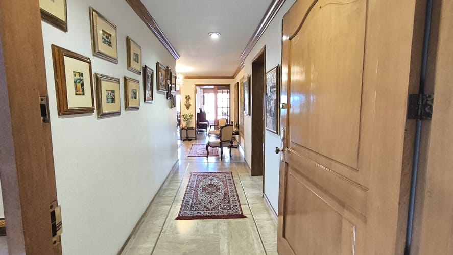 Apartamento de 4 alcobas en venta en Cerros De Suba, Bogotá, 294 m² · foto 3 de 20