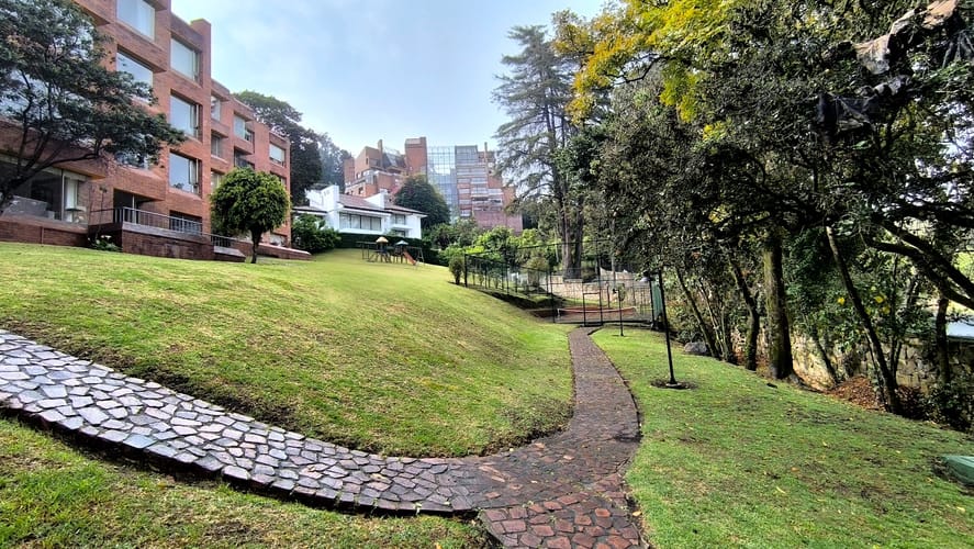Apartamento de 4 alcobas en venta en Cerros De Suba, Bogotá, 294 m² · foto 2 de 20