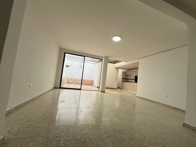 Apartamento de 2 alcobas en venta en Alamos, Cali, 84 m² · foto 2 de 9