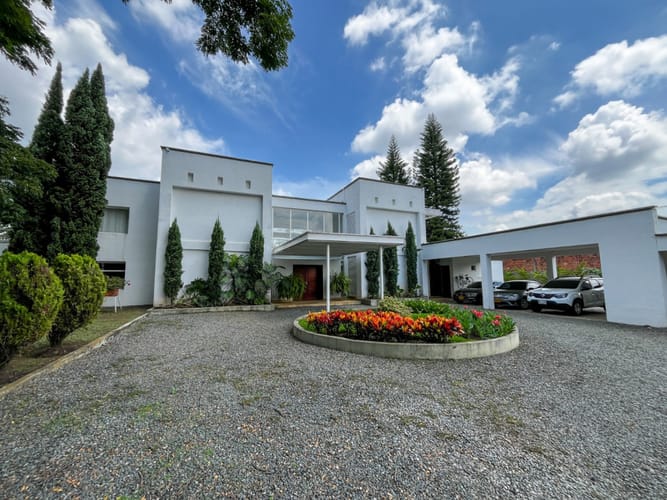 Casa de 5 alcobas en venta en Ciudad Jardin, Cali, 600 m² · foto 1 de 24