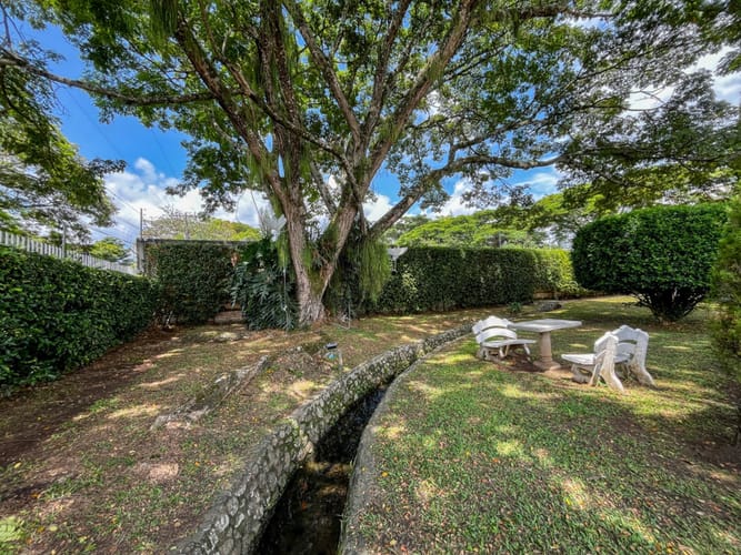 Casa de 5 alcobas en venta en Ciudad Jardin, Cali, 600 m² · foto 2 de 24