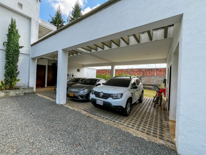Casa de 5 alcobas en venta en Ciudad Jardin, Cali, 600 m² · foto 3 de 24
