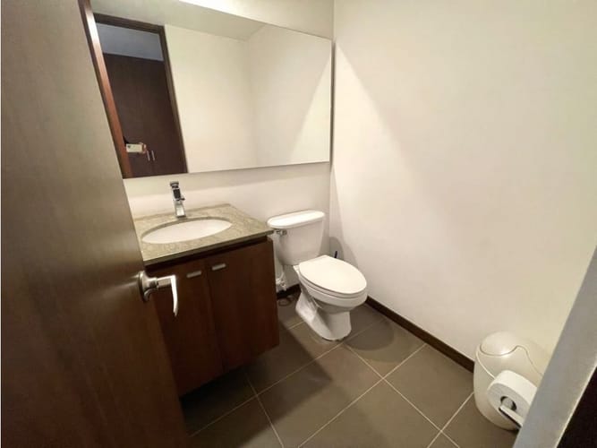 Apartaestudio en arriendo en Los Balsos, Medellín, 65 m² · foto 3 de 24
