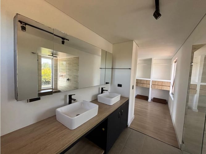 Casa de 5 alcobas en arriendo en El Tablazo, Rionegro, 300 m² · foto 9 de 23