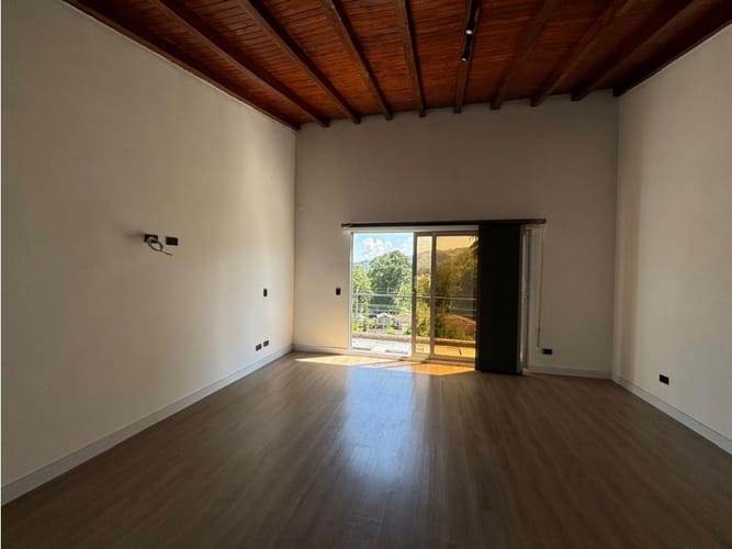 Casa de 5 alcobas en arriendo en El Tablazo, Rionegro, 300 m² · foto 11 de 23
