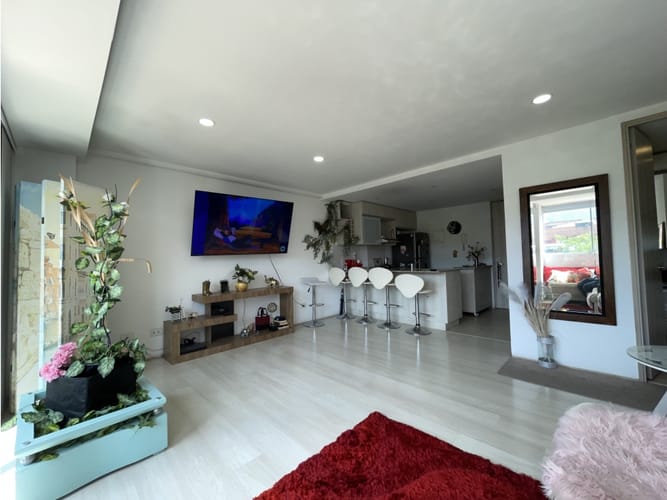 Apartamento de 1 alcoba en venta en Loma De Los Bernal, Medellín, 52 m² · foto 2 de 20