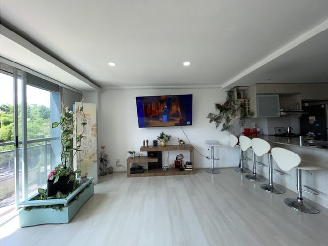 Apartamento de 1 alcoba en venta en Loma De Los Bernal, Medellín, 52 m² · foto 3 de 20