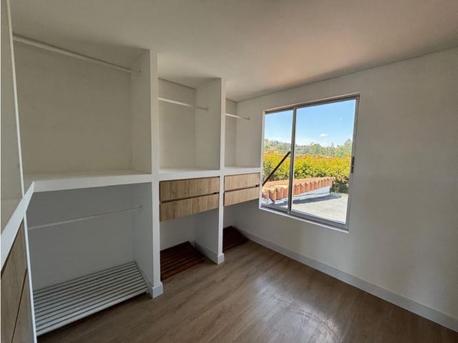 Casa de 5 alcobas en arriendo en El Tablazo, Rionegro, 300 m² · foto 16 de 23