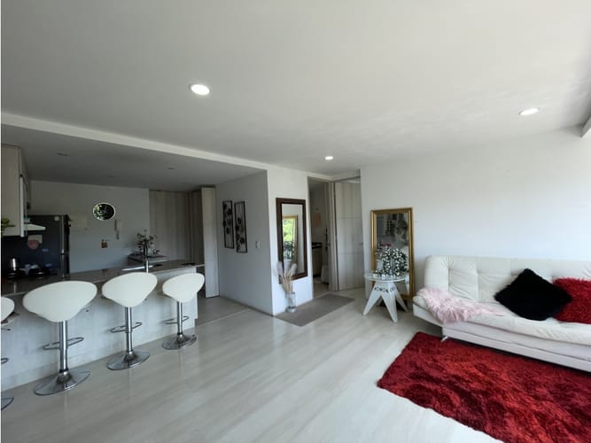 Apartamento de 1 alcoba en venta en Loma De Los Bernal, Medellín, 52 m² · foto 4 de 20