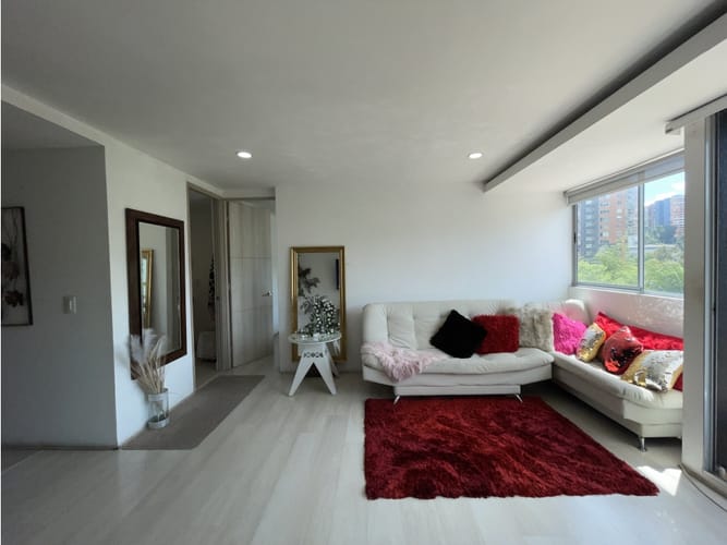 Apartamento de 1 alcoba en venta en Loma De Los Bernal, Medellín, 52 m² · foto 5 de 20