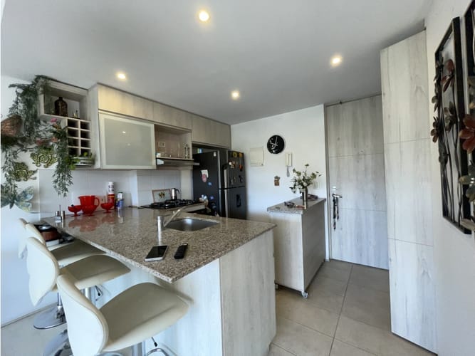 Apartamento de 1 alcoba en venta en Loma De Los Bernal, Medellín, 52 m² · foto 6 de 20
