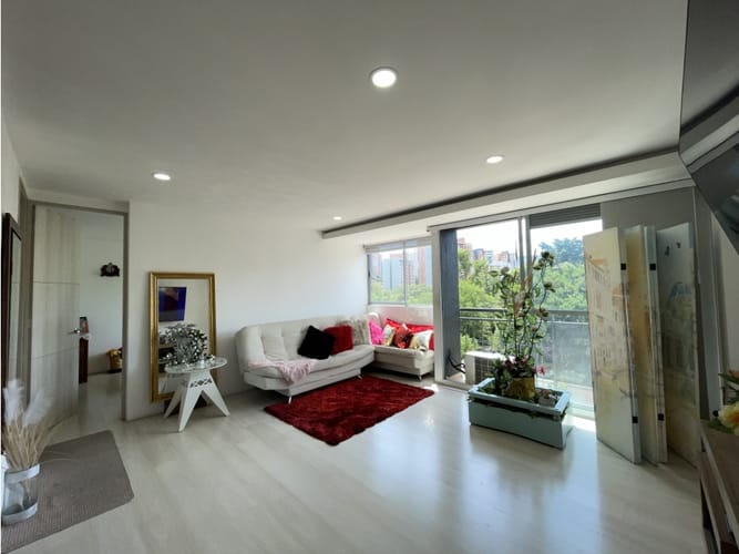 Apartamento de 1 alcoba en venta en Loma De Los Bernal, Medellín, 52 m² · foto 8 de 20