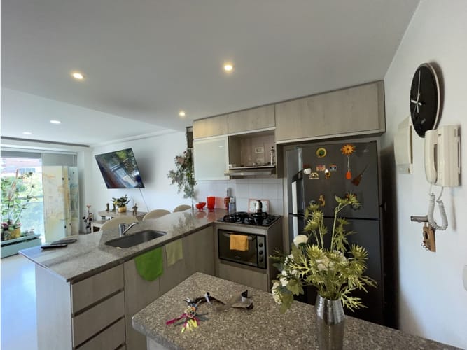 Apartamento de 1 alcoba en venta en Loma De Los Bernal, Medellín, 52 m² · foto 9 de 20