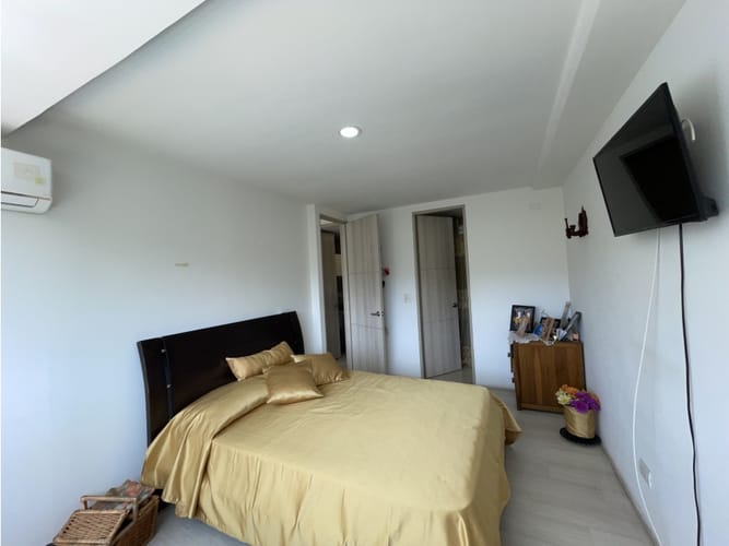 Apartamento de 1 alcoba en venta en Loma De Los Bernal, Medellín, 52 m² · foto 13 de 20