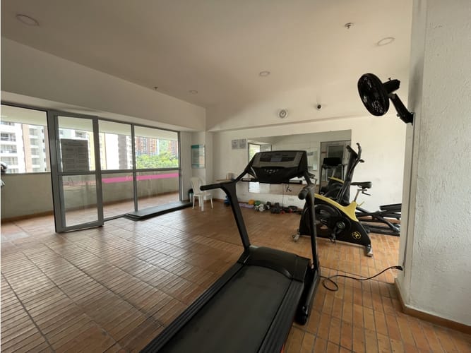 Apartamento de 1 alcoba en venta en Loma De Los Bernal, Medellín, 52 m² · foto 19 de 20