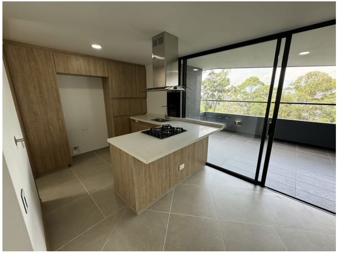 Apartamento de 3 alcobas en arriendo en El Poblado, Medellín, 105 m² · foto 8 de 24
