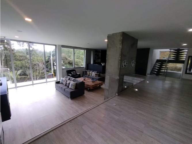 Casa de 4 alcobas en arriendo en Mesa, Envigado, 360 m² · foto 3 de 24