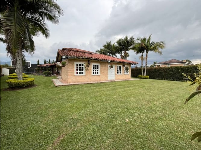 Casa de 6 alcobas en arriendo en Llano Grande, Rionegro, 300 m² · foto 2 de 24