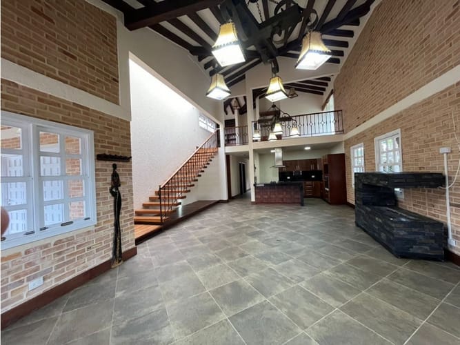 Casa de 6 alcobas en arriendo en Llano Grande, Rionegro, 300 m² · foto 3 de 24