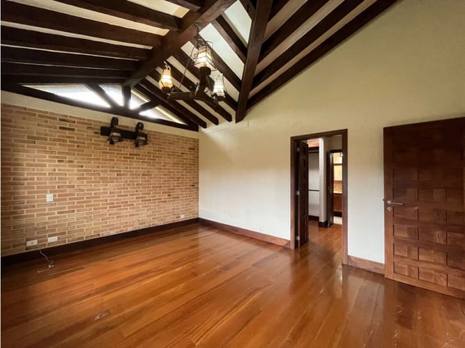 Casa de 6 alcobas en arriendo en Llano Grande, Rionegro, 300 m² · foto 4 de 24