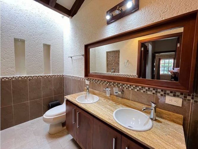 Casa de 6 alcobas en arriendo en Llano Grande, Rionegro, 300 m² · foto 7 de 24