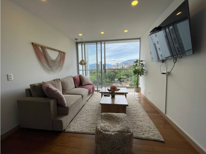 Apartamento de 2 alcobas en venta en El Diamante 2, Medellín, 72 m² · foto 2 de 21