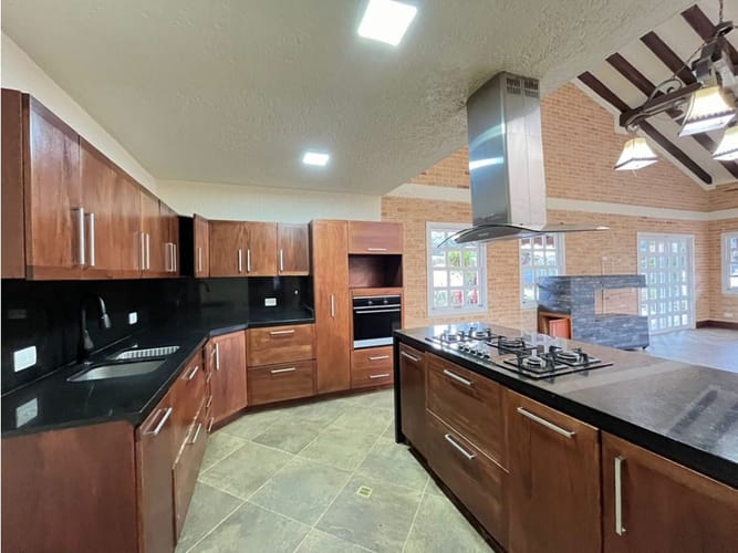 Casa de 6 alcobas en arriendo en Llano Grande, Rionegro, 300 m² · foto 19 de 24