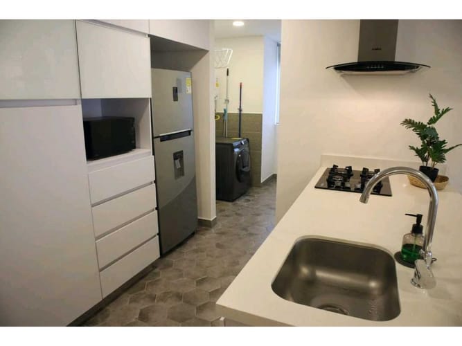 Apartamento de 2 alcobas en arriendo en El Diamante 2, Medellín, 70 m² · foto 2 de 17