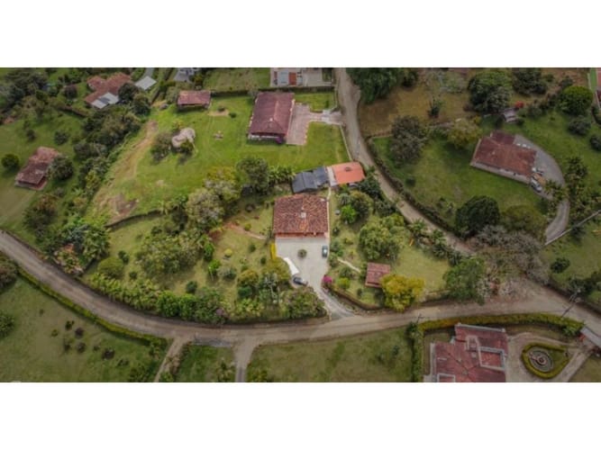 Casa de 3 alcobas en arriendo en San Antonio De Pereira, Rionegro, 127 m² · foto 2 de 14