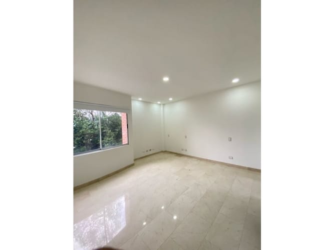 Casa de 5 alcobas en arriendo en Altos Del Poblado, Medellín, 300 m² · foto 4 de 19