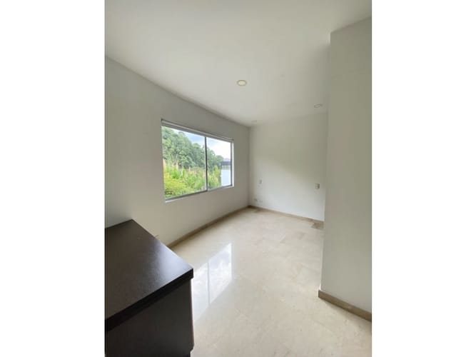Casa de 5 alcobas en arriendo en Altos Del Poblado, Medellín, 300 m² · foto 5 de 19
