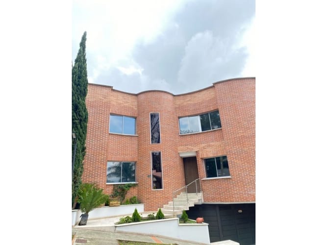Casa de 5 alcobas en arriendo en Altos Del Poblado, Medellín, 300 m² · foto 13 de 19