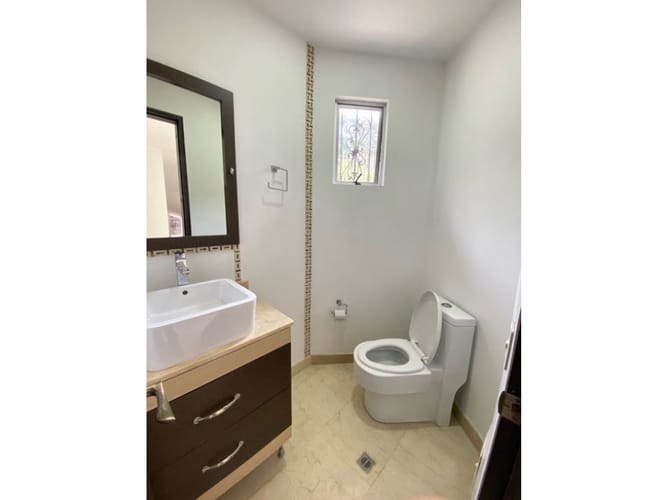 Casa de 5 alcobas en arriendo en Altos Del Poblado, Medellín, 300 m² · foto 15 de 19