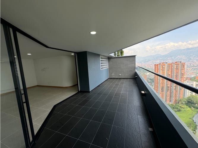 Apartamento de 3 alcobas en arriendo en El Poblado, Medellín, 105 m² · foto 2 de 16