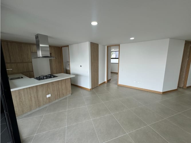 Apartamento de 3 alcobas en arriendo en El Poblado, Medellín, 105 m² · foto 5 de 16
