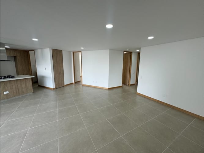Apartamento de 3 alcobas en arriendo en El Poblado, Medellín, 105 m² · foto 6 de 16