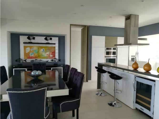 Apartamento de 6 alcobas en venta en El Poblado, Medellín, 800 m² · foto 2 de 24