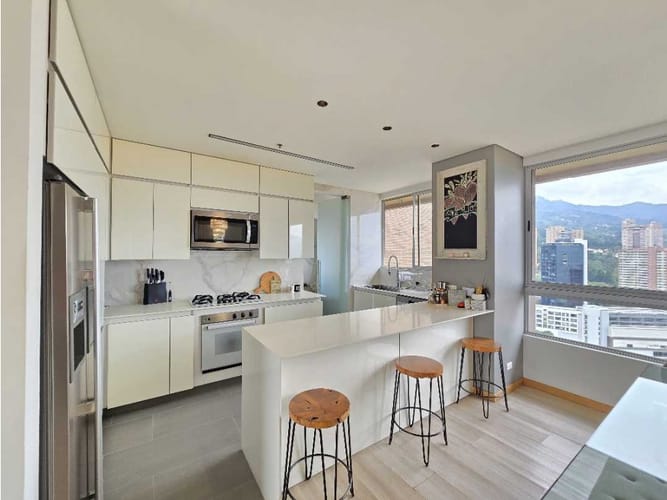 Apartamento de 4 alcobas en arriendo en Transversal Superior, Medellín, 400 m² · foto 4 de 23