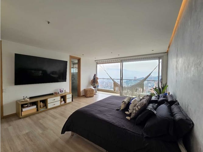 Apartamento de 4 alcobas en arriendo en Transversal Superior, Medellín, 400 m² · foto 10 de 23