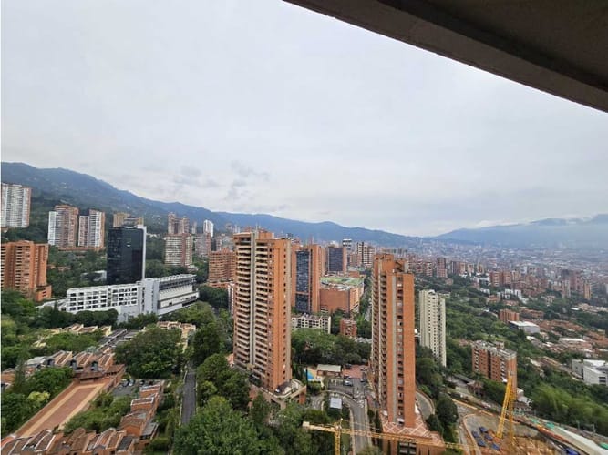Apartamento de 4 alcobas en arriendo en Transversal Superior, Medellín, 400 m² · foto 22 de 23