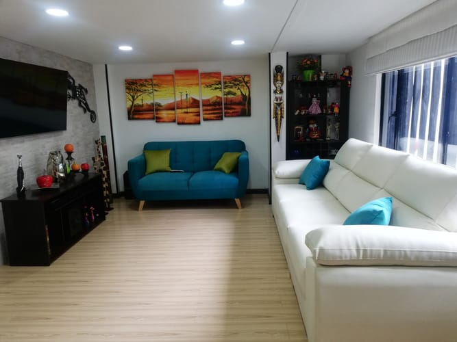 Casa de 4 alcobas en venta en Lago Timiza, Bogotá, 340 m² · foto 2 de 20