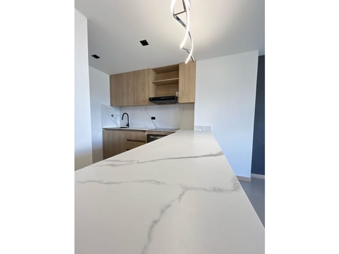 Apartamento de 3 alcobas en venta en La Candelaria, Medellín, 68 m² · foto 2 de 6