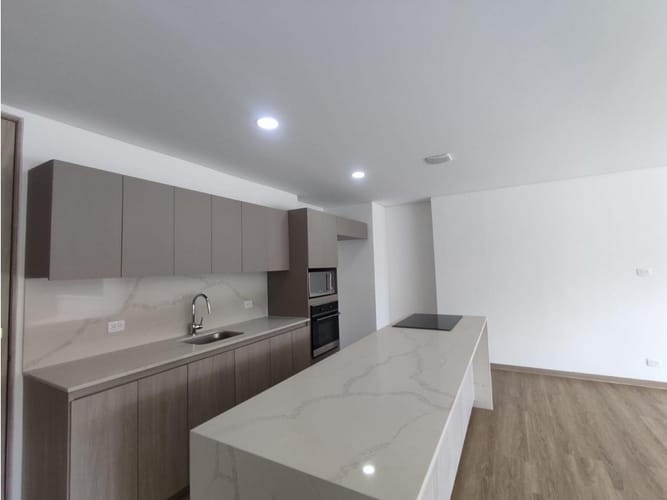Apartamento de 2 alcobas en arriendo en Sajonia, Rionegro, 112 m² · foto 2 de 21
