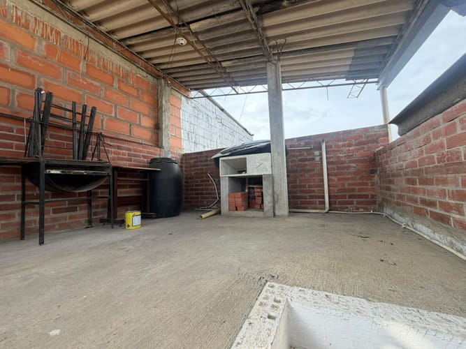 Casa de 3 alcobas en venta en Riveras Del Rosario, Jamundí, 207 m² · foto 2 de 23